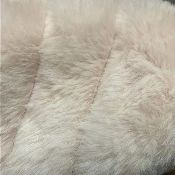 Dearfoams deLuxe Pink Plush Slippers with Cozy Design - Picture 7 of 7